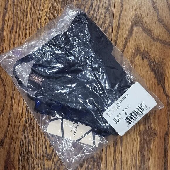 Daydream Nation Onyx Bralette Small Black NWT - Picture 3 of 3